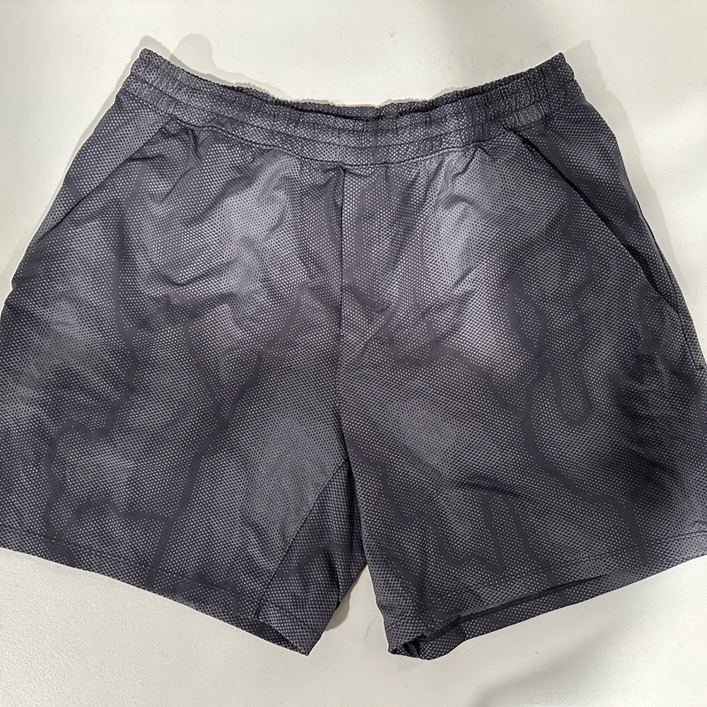 Men’s Lululemon “Pace Breaker” liner-less shorts.